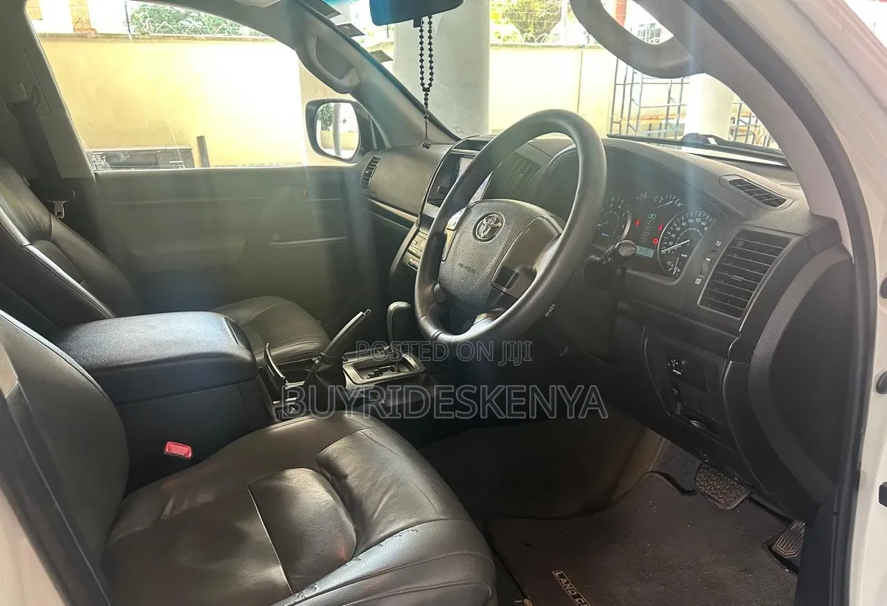 Toyota Land Cruiser 2012 White