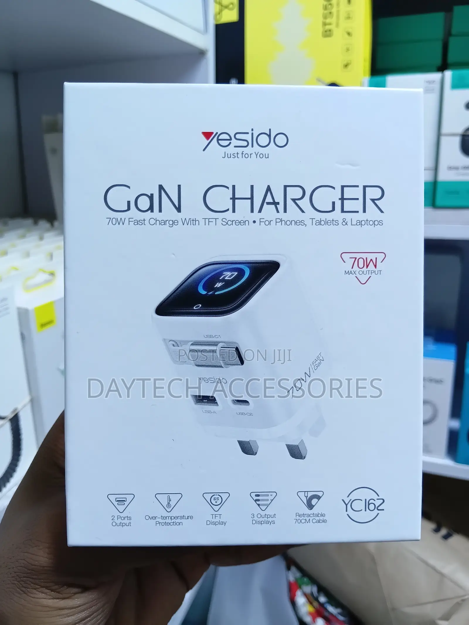 Yesido YCI62 70W GaN Fast Charger With a Built-in TFT Screen Display.