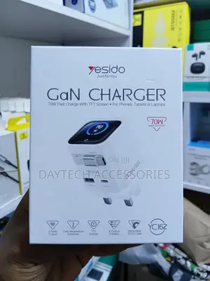 Yesido YCI62 70W GaN Fast Charger With a Built-in TFT Screen Display.