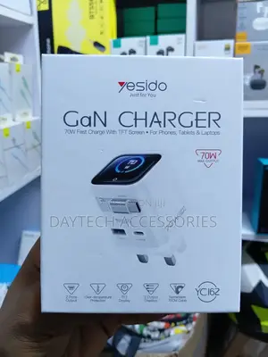 Yesido YCI62 70W GaN Fast Charger With a Built-in TFT Screen Display.