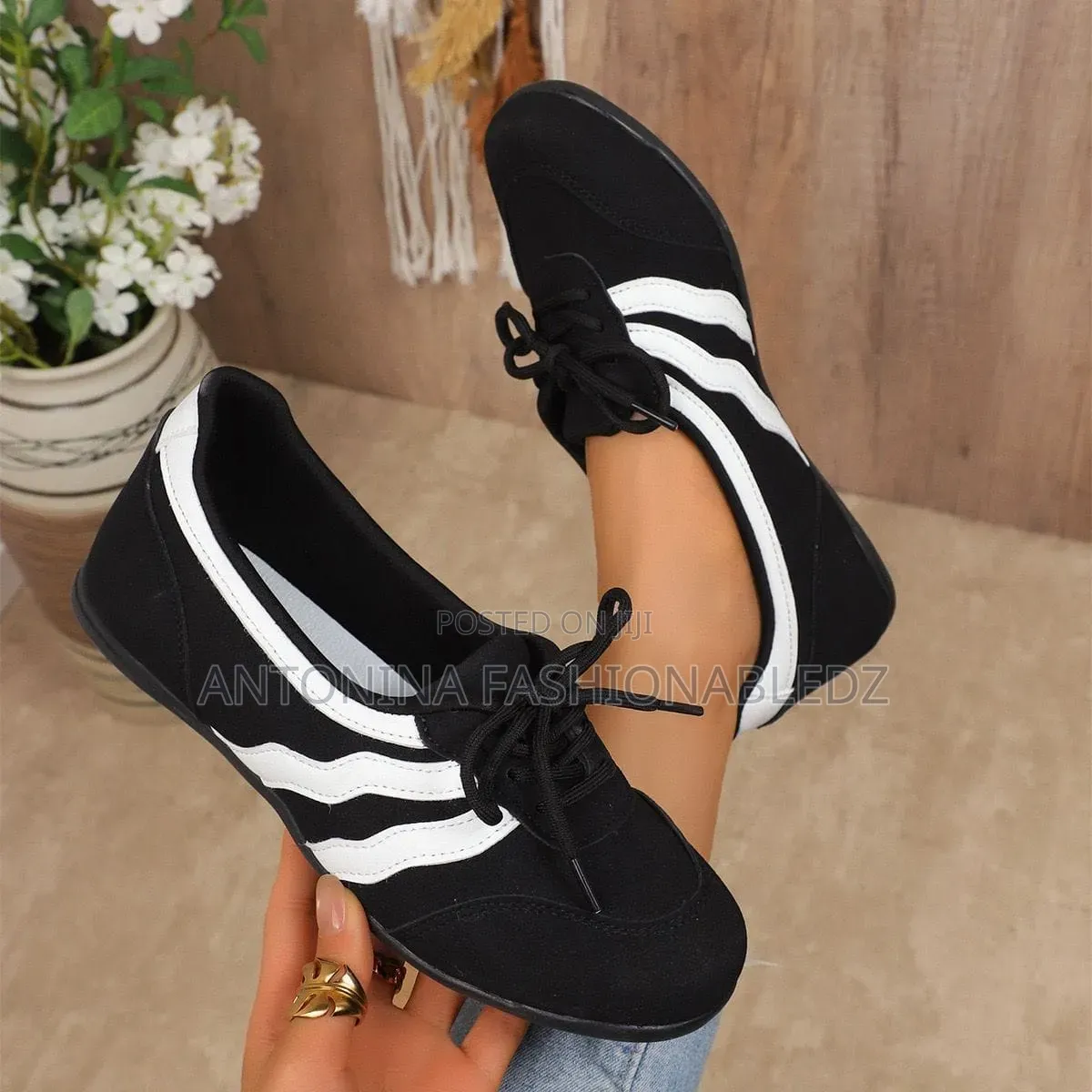 Ladies Comfortable Flat Shoes Very Unique