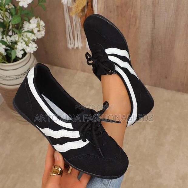 Ladies Comfortable Flat Shoes Very Unique