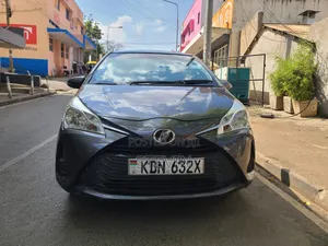 Toyota Vitz 2017 Gray