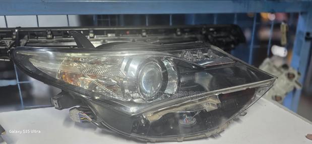 Auris 2014 Xenon Headlight - main view