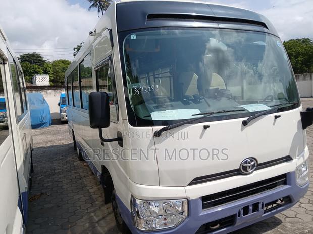 Toyota Coaster 2019 White - thumbnail 4