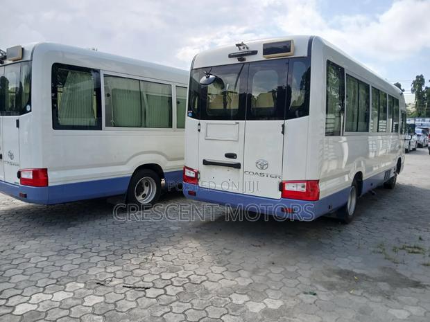 Toyota Coaster 2019 White - thumbnail 3