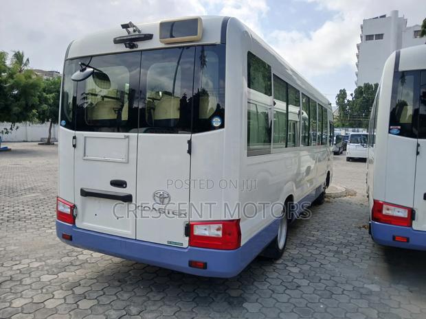 Toyota Coaster 2019 White - thumbnail 9