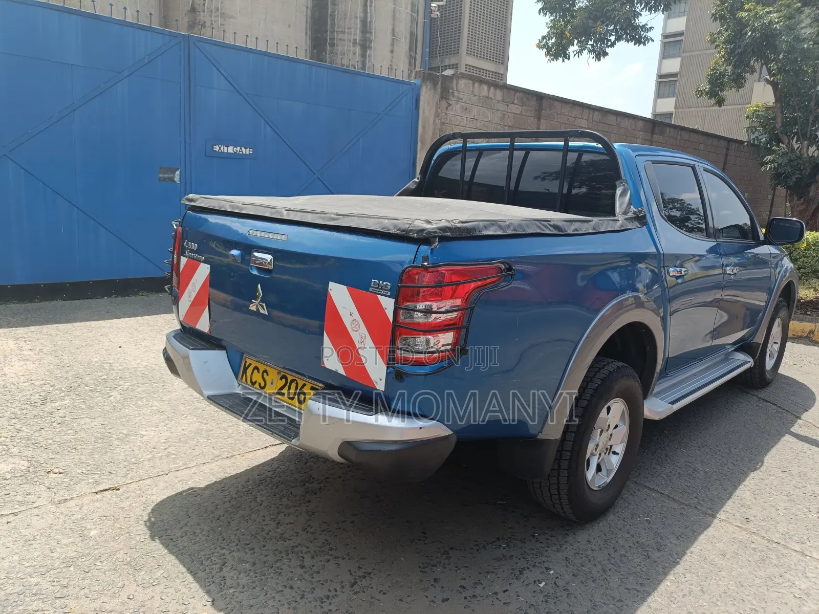Mitsubishi L200 2018 Blue