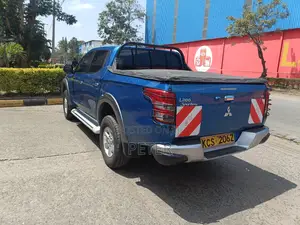 Mitsubishi L200 Double Cab 2.4 181hp 4WD 2018 Blue
