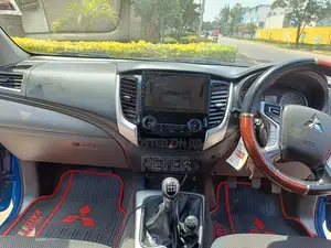 Mitsubishi L200 Double Cab 2.4 181hp 4WD 2018 Blue