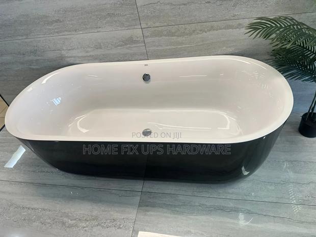 Claire Bathroom Bathtub - main view