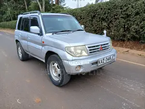 Mitsubishi Pajero 2000 Silver