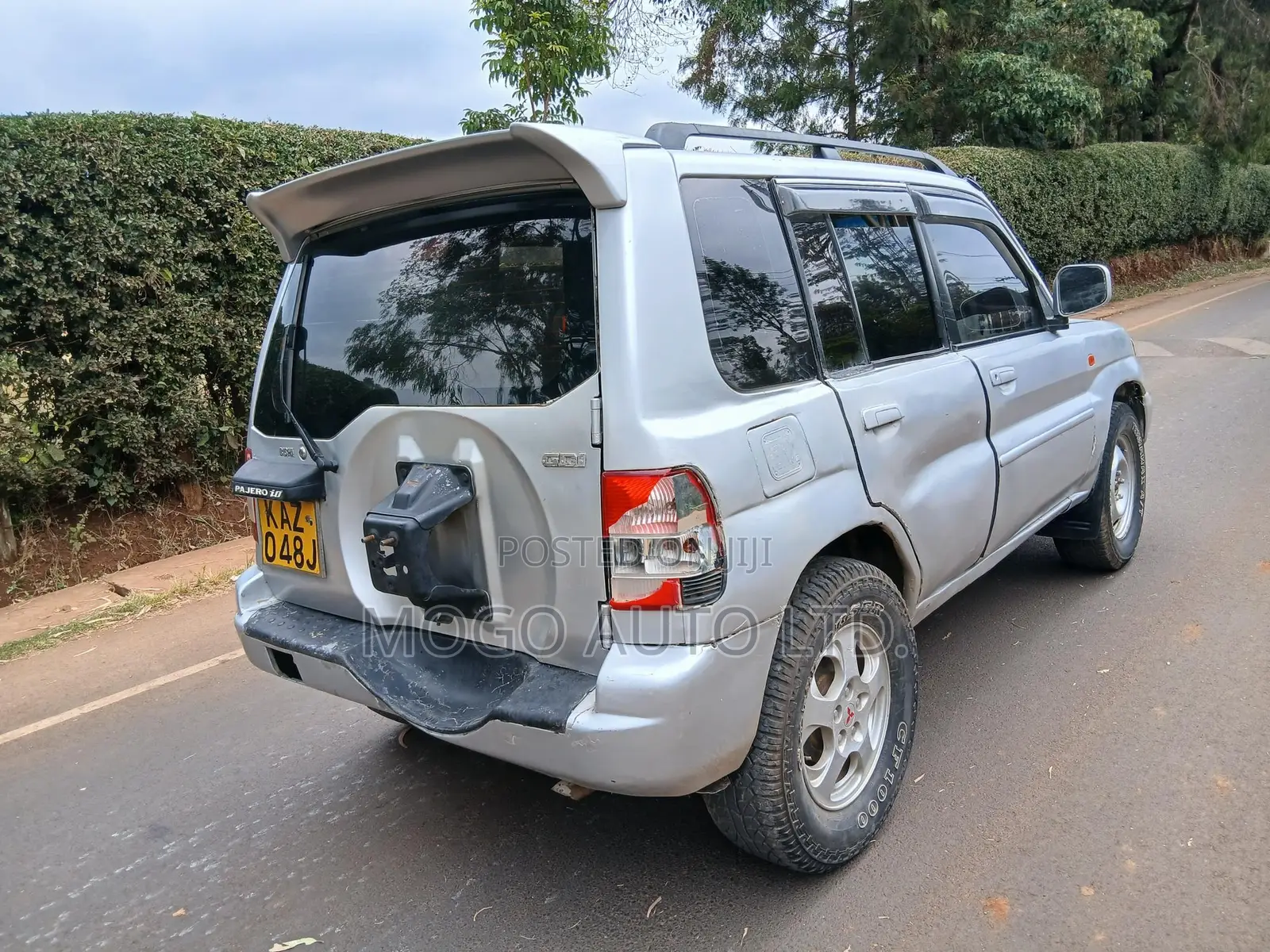 Mitsubishi Pajero 2000 Silver