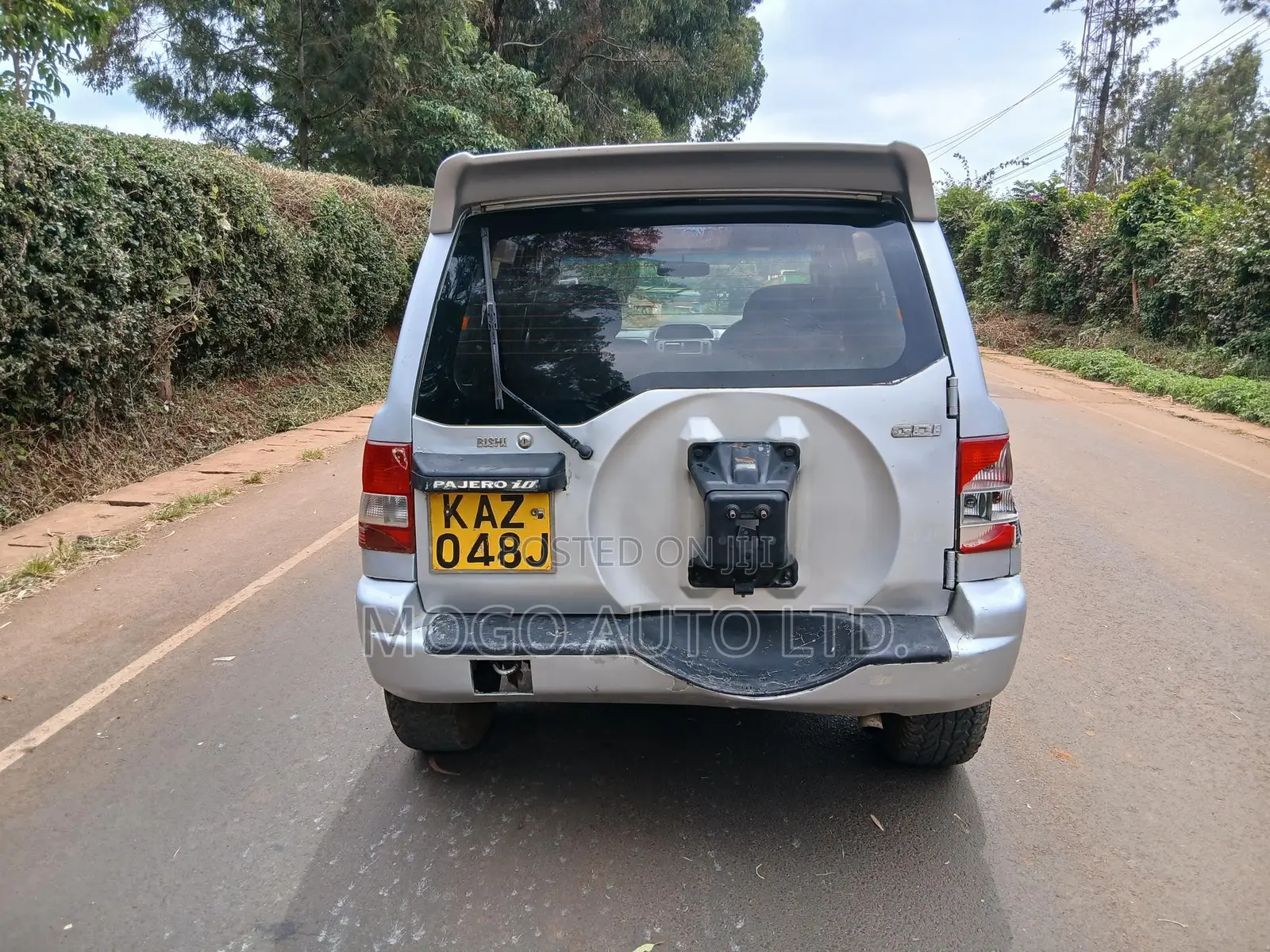 Mitsubishi Pajero 2000 Silver