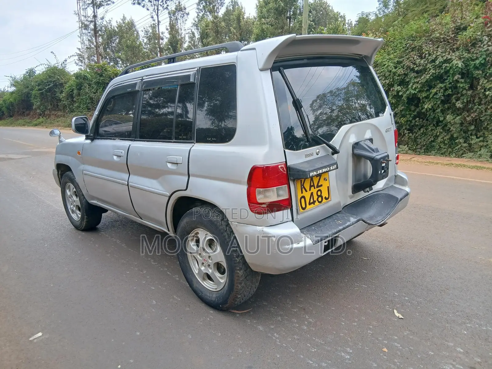 Mitsubishi Pajero 2000 Silver