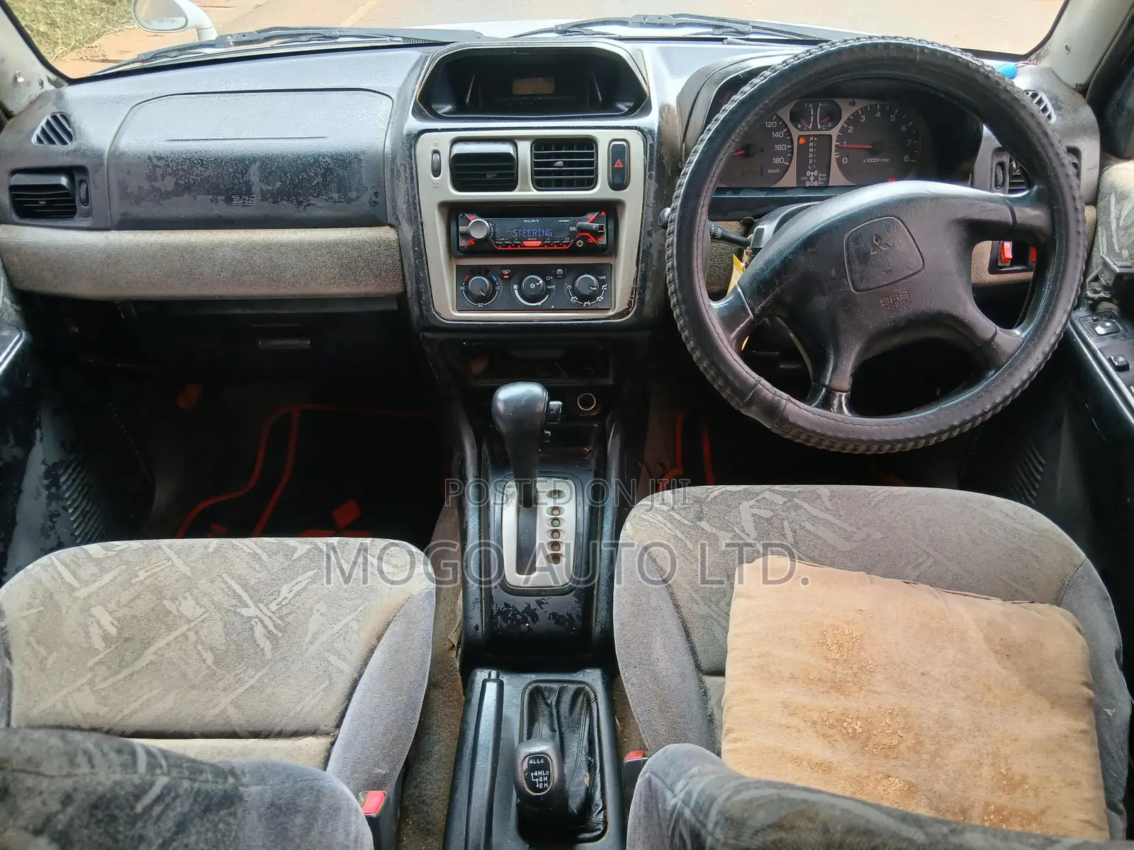 Mitsubishi Pajero 2000 Silver