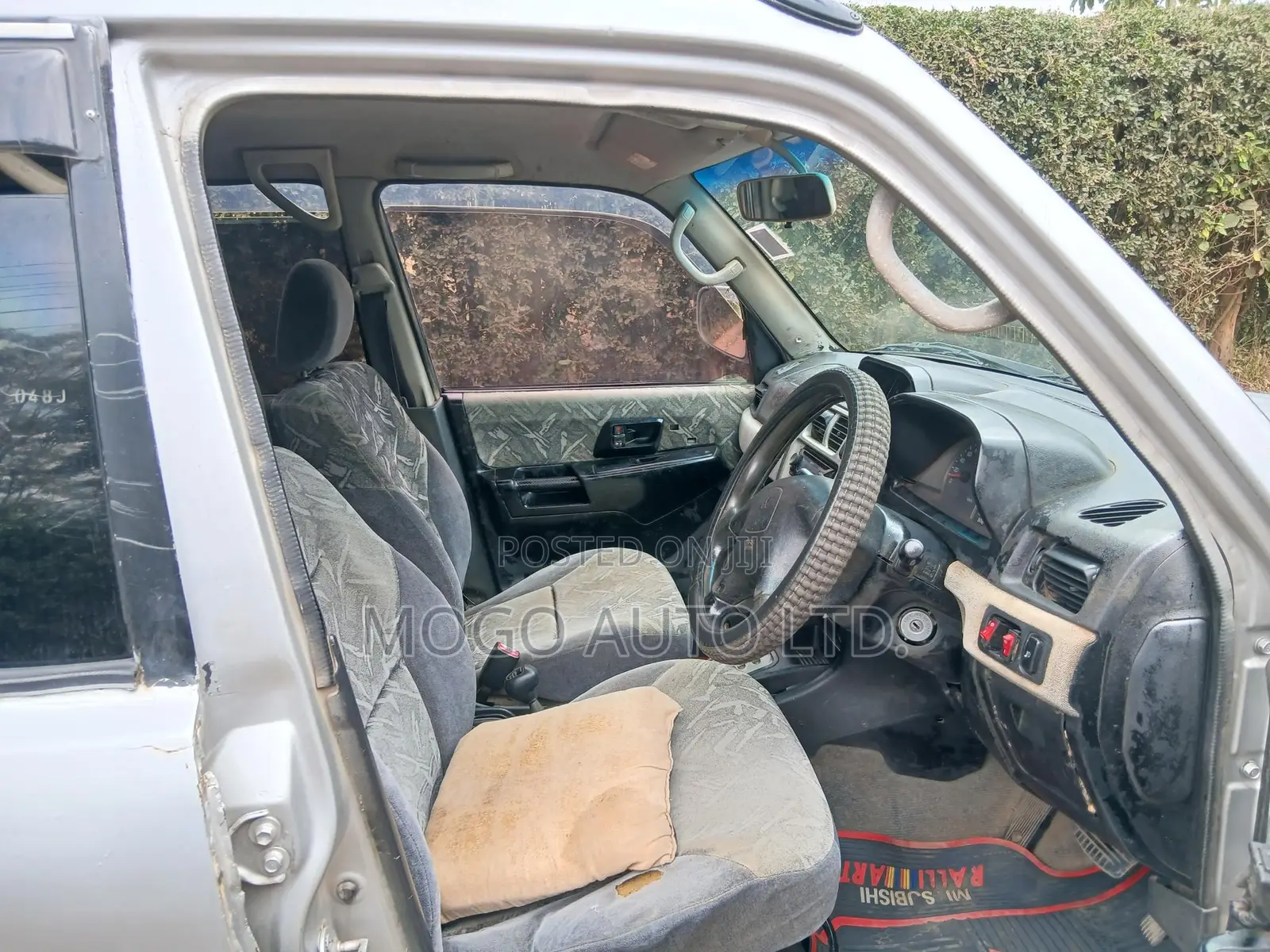 Mitsubishi Pajero 2000 Silver