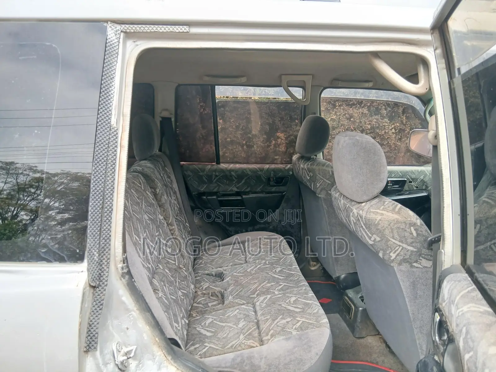 Mitsubishi Pajero 2000 Silver