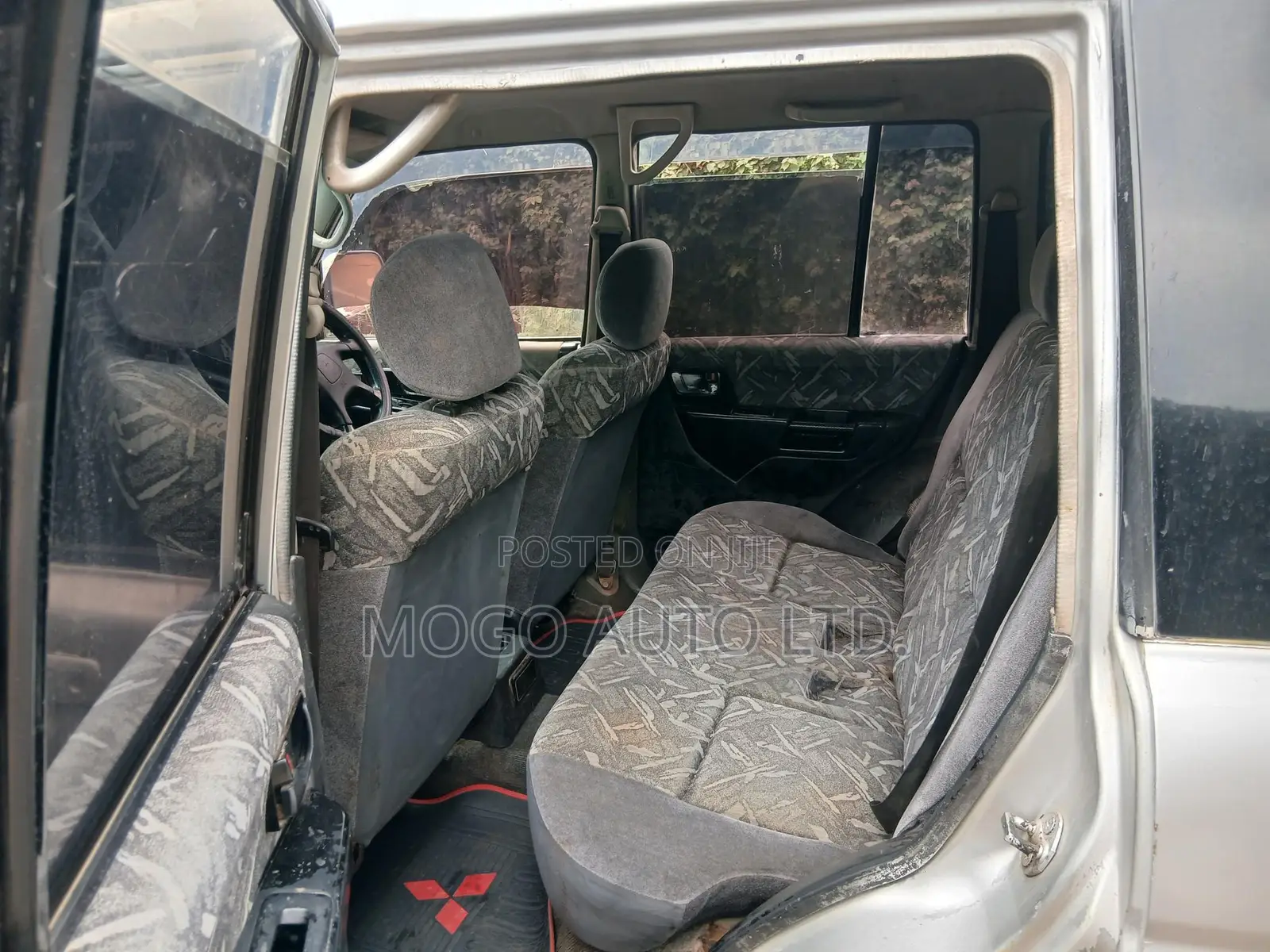 Mitsubishi Pajero 2000 Silver
