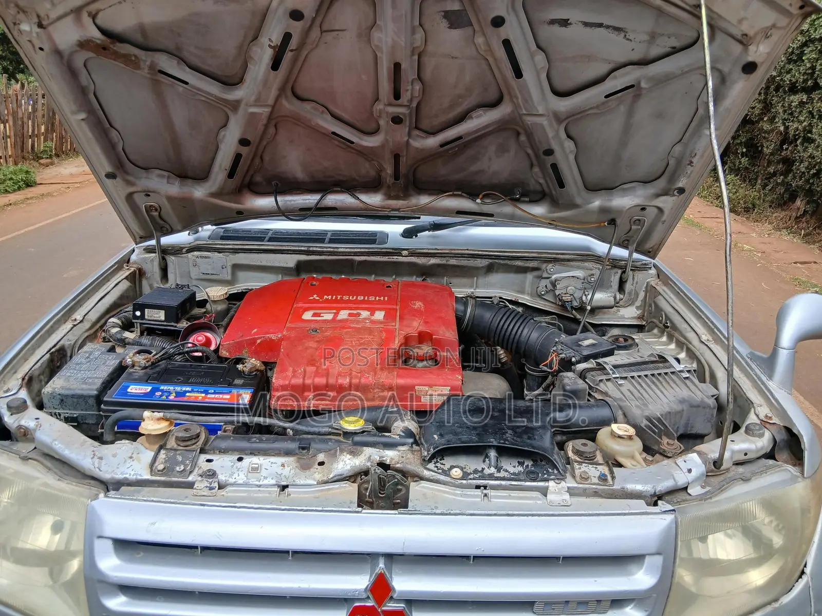 Mitsubishi Pajero 2000 Silver