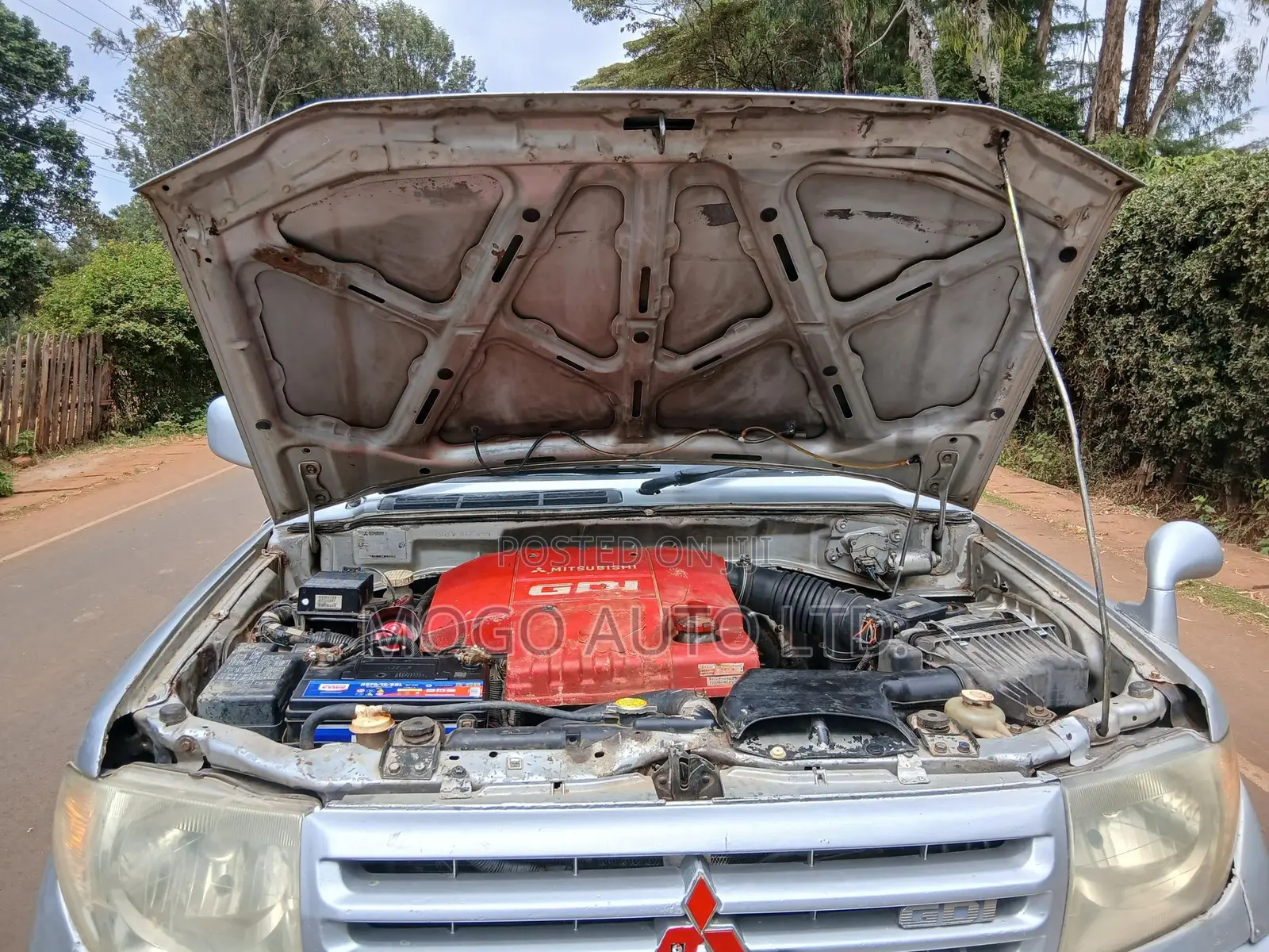 Mitsubishi Pajero 2000 Silver