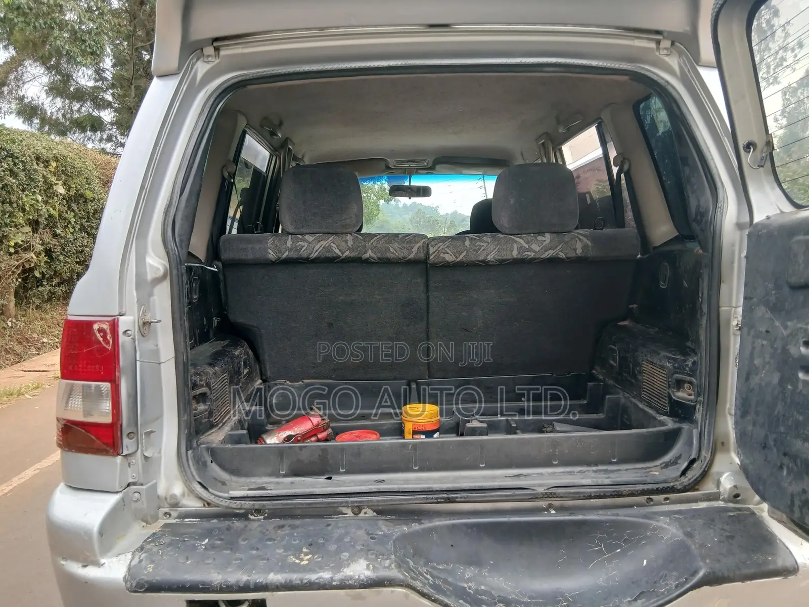Mitsubishi Pajero 2000 Silver
