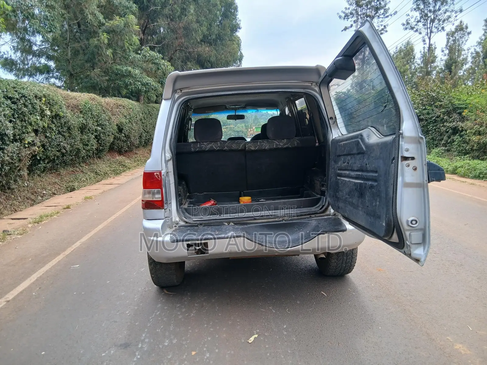 Mitsubishi Pajero 2000 Silver