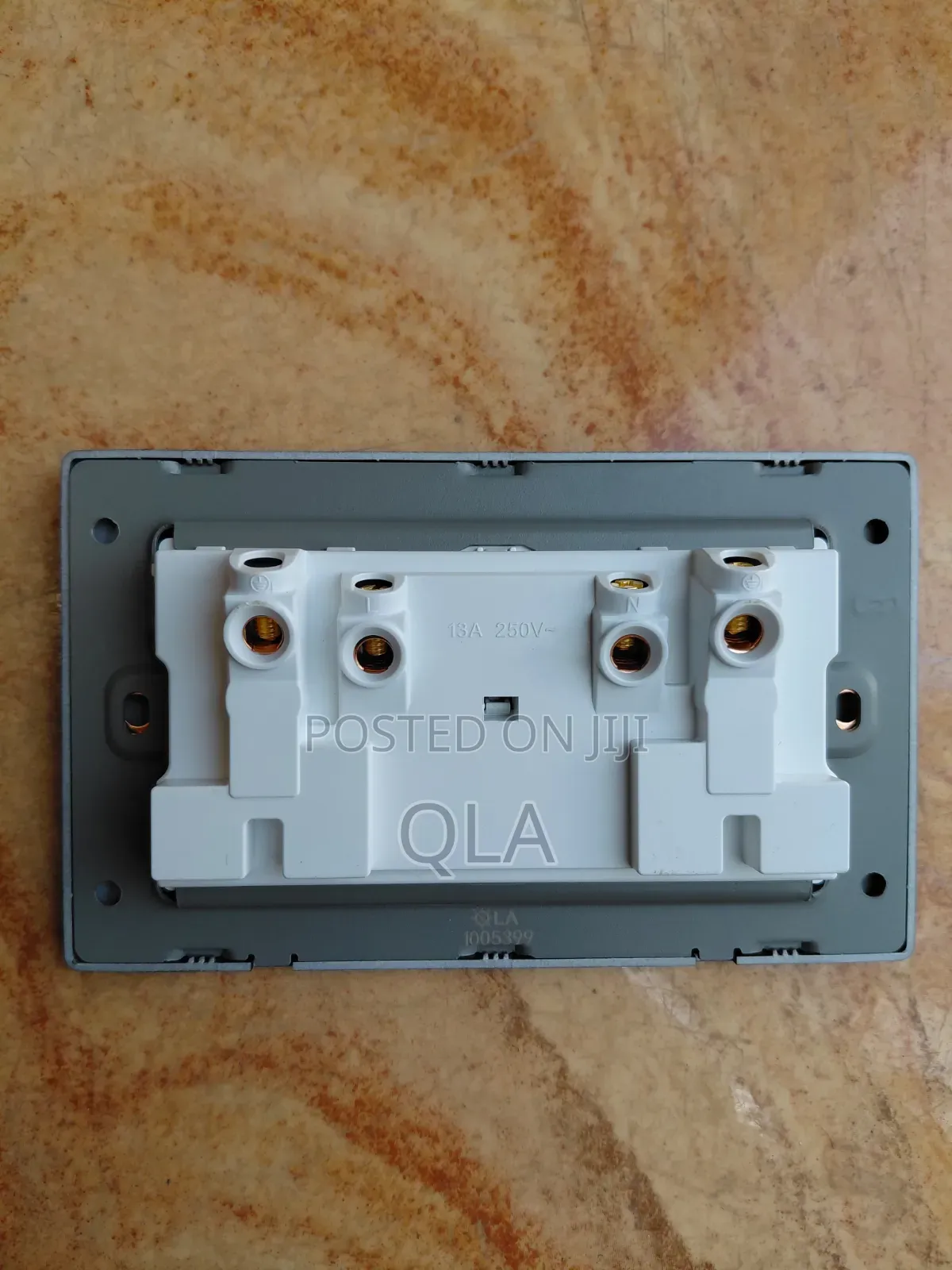 13A 2gang Universal Switched Socket, Neon