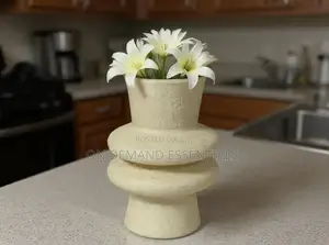Elevate Your Home Décor With This Unbreakable Elegant Plastic Vase