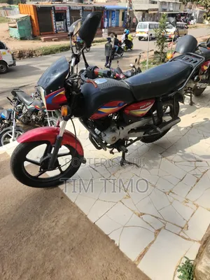 Bajaj Boxer 150 UG 2025 Red