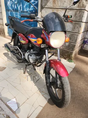 Bajaj Boxer 150 UG 2025 Red