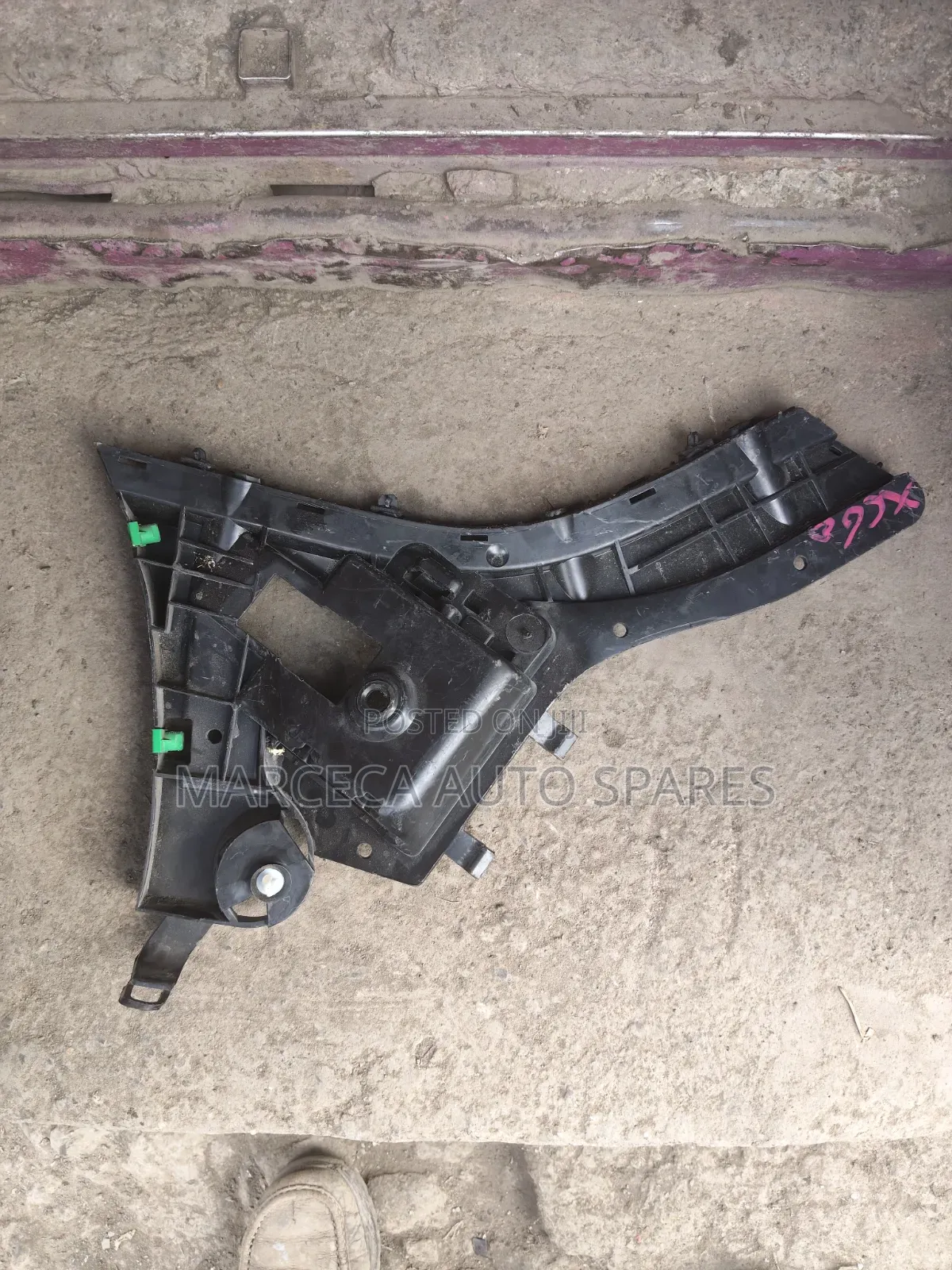2014 Volvo XC60 Rear Bumper Slide Retainers