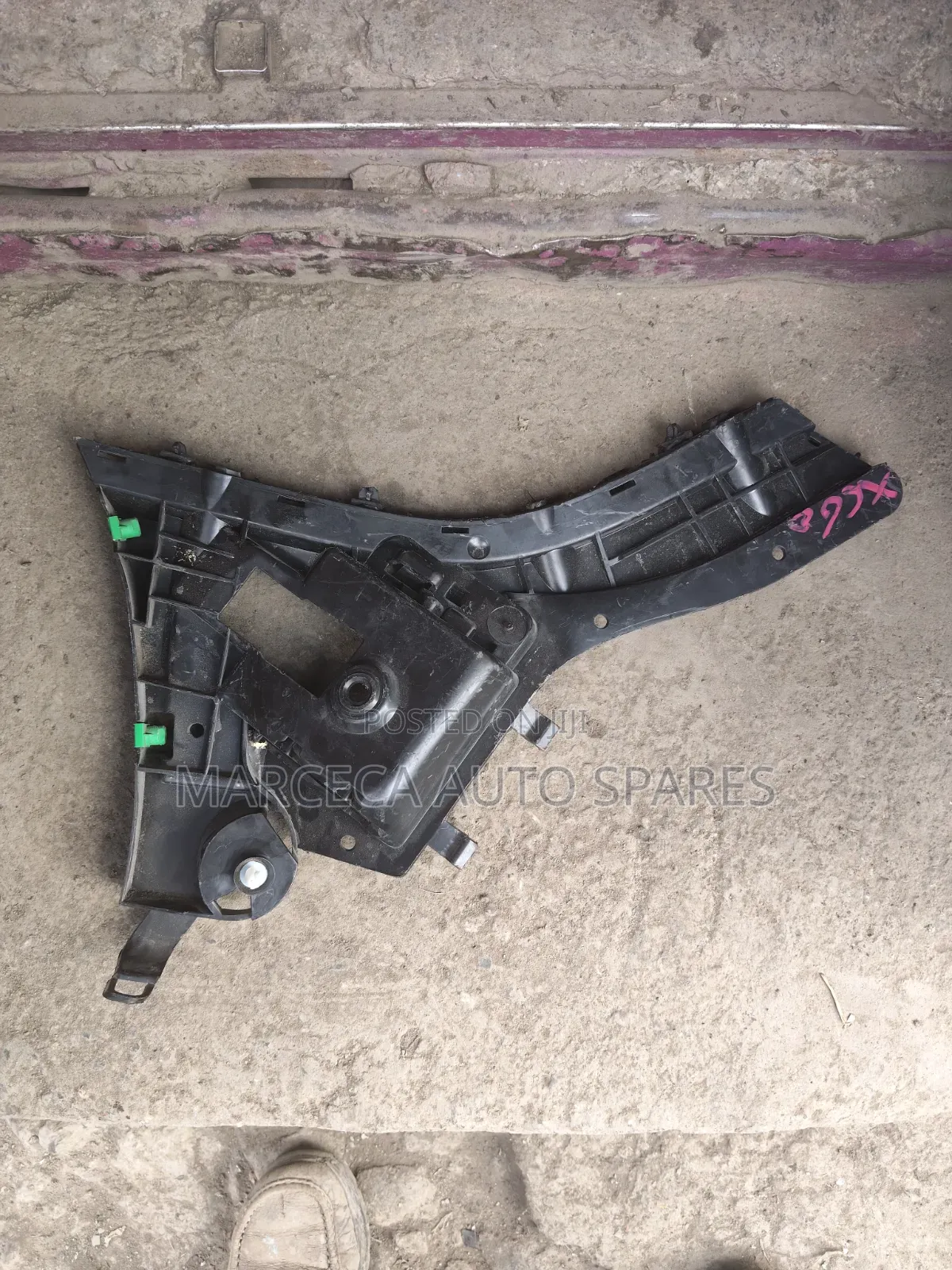 2014 Volvo XC60 Rear Bumper Slide Retainers