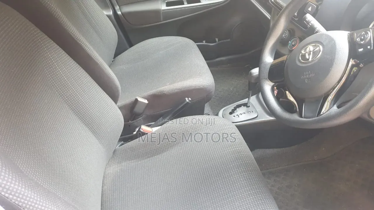 Toyota Vitz 2019 Silver