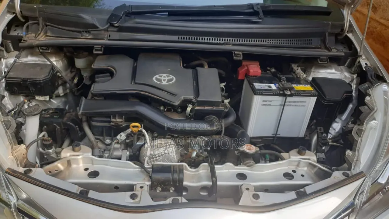 Toyota Vitz 2019 Silver