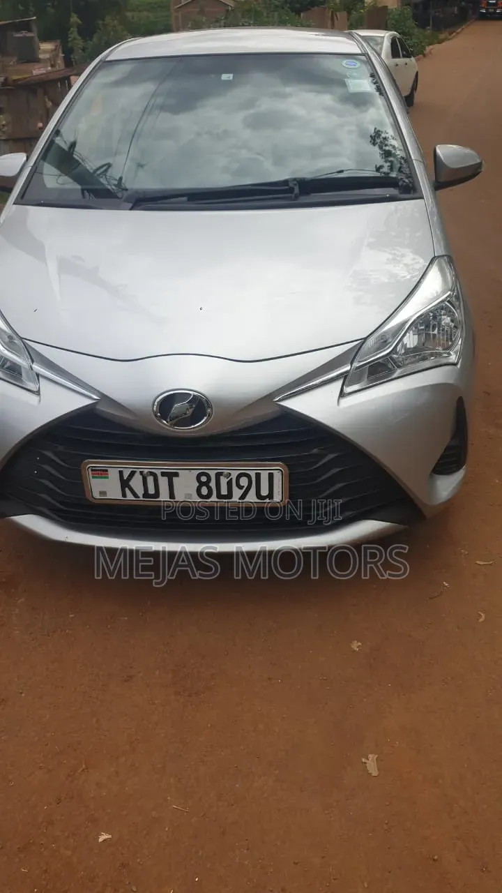 Toyota Vitz 2019 Silver
