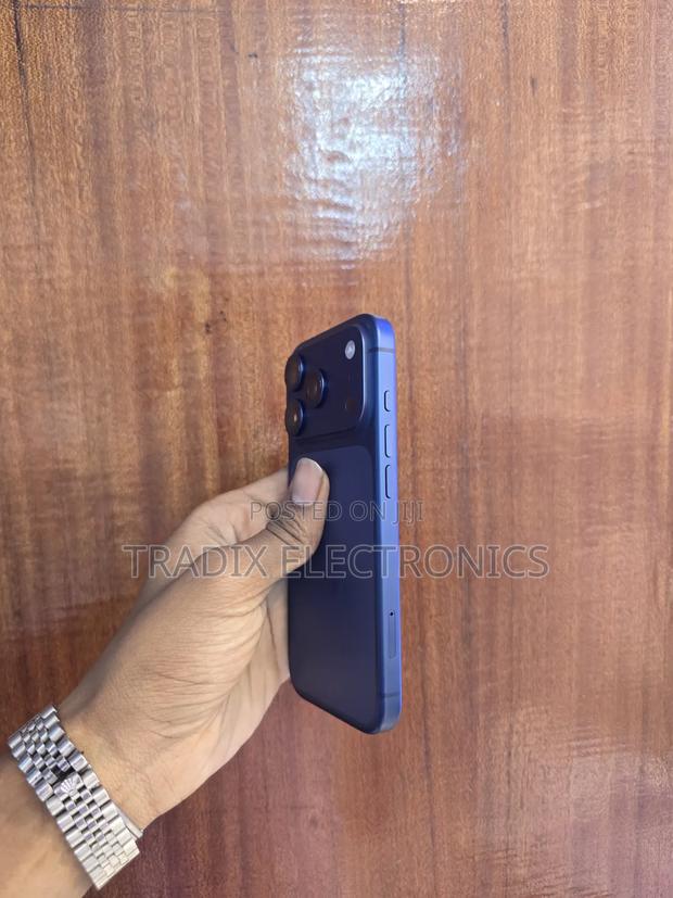 Apple iPhone 17 Pro 256 GB Blue - thumbnail 4