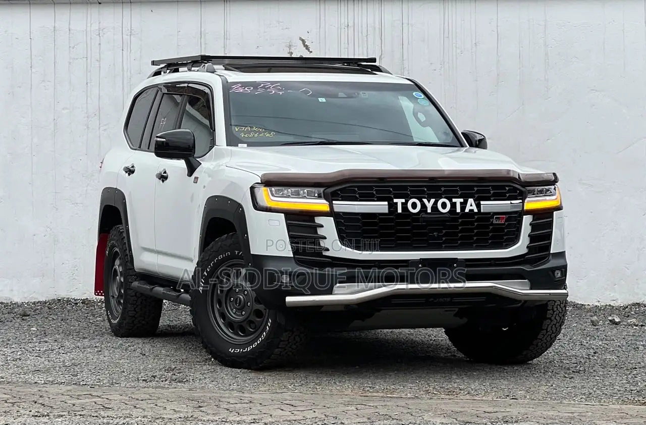 Toyota Land Cruiser LC300 2023 White