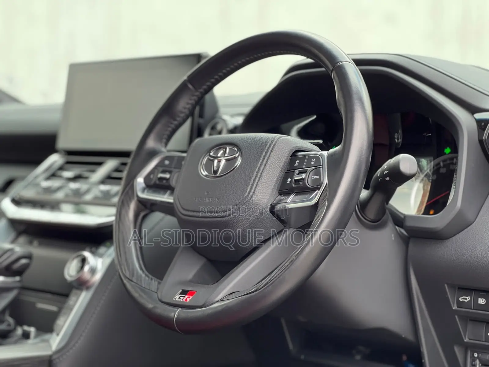 Toyota Land Cruiser LC300 2023 White