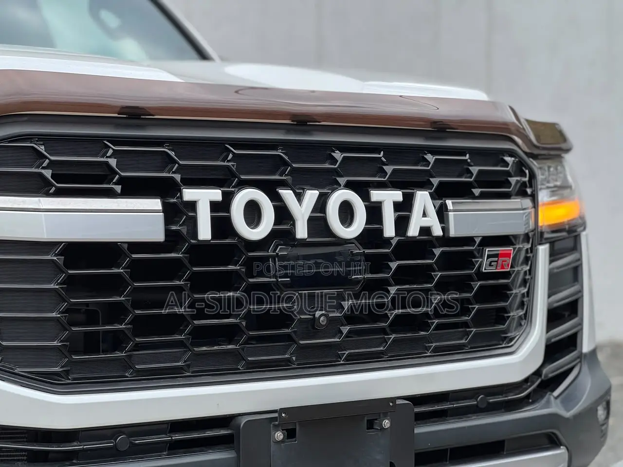 Toyota Land Cruiser LC300 2023 White