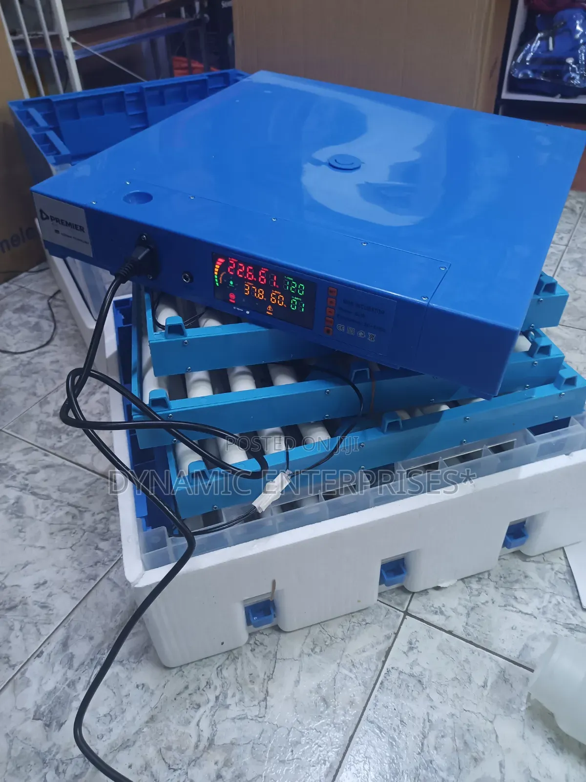 256 Eggs Incubator