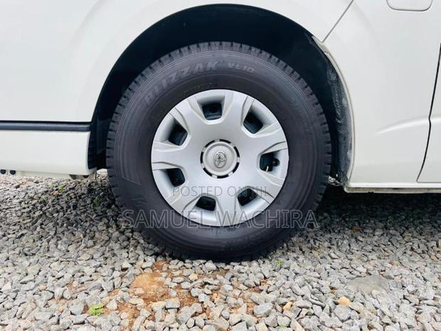 Toyota HiAce 2020 White - thumbnail 3