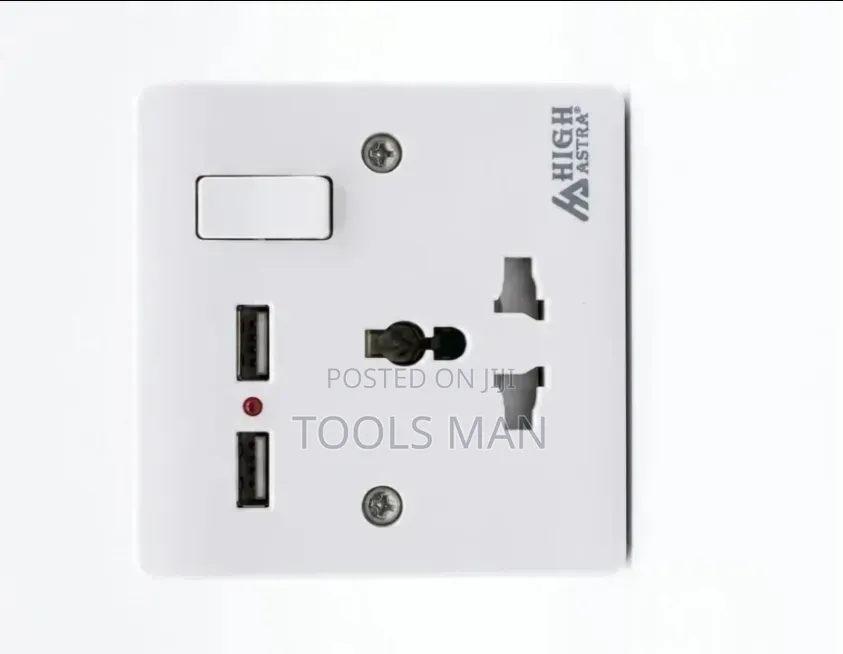 High Astra Universal Wall Socket With Dual USB Ports - White.