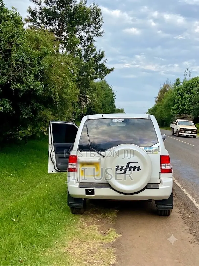 Mitsubishi Pajero IO 2003 Pearl