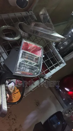 Toyota Isis Bumper Reflector