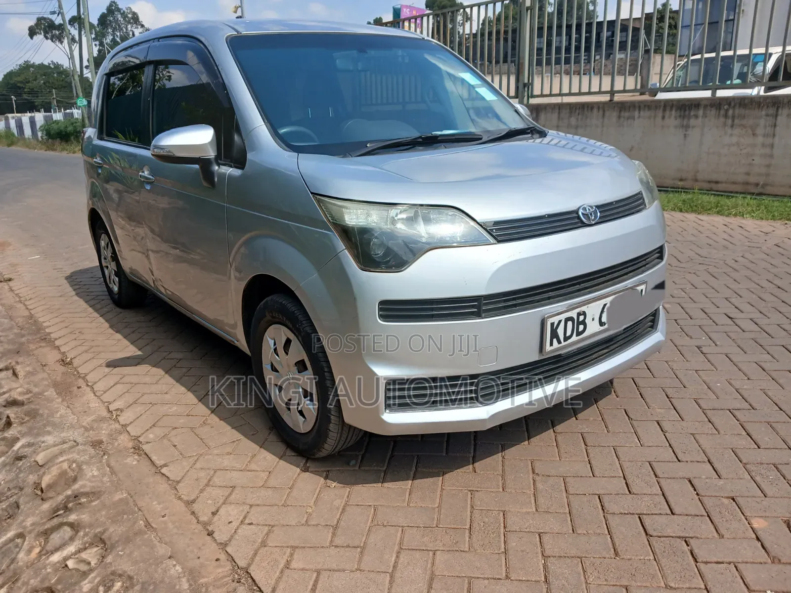 Toyota Spade 2014 Silver