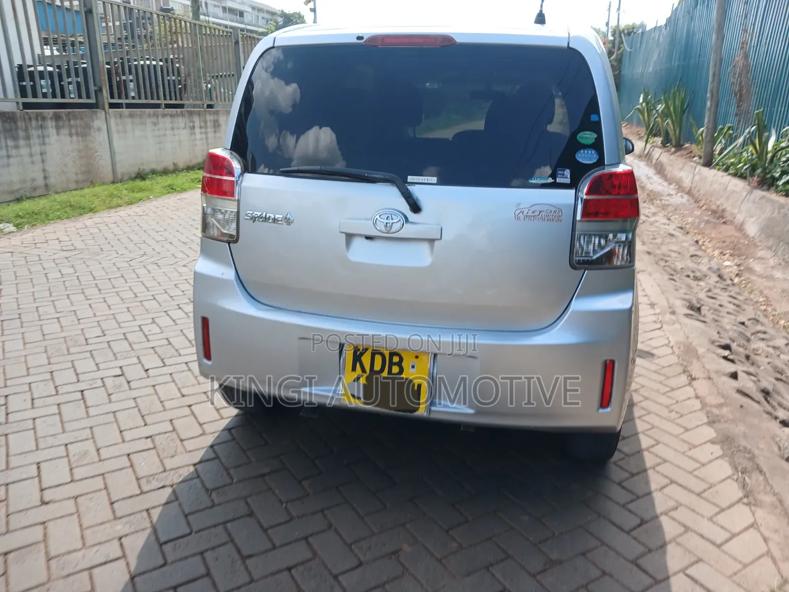 Toyota Spade 2014 Silver