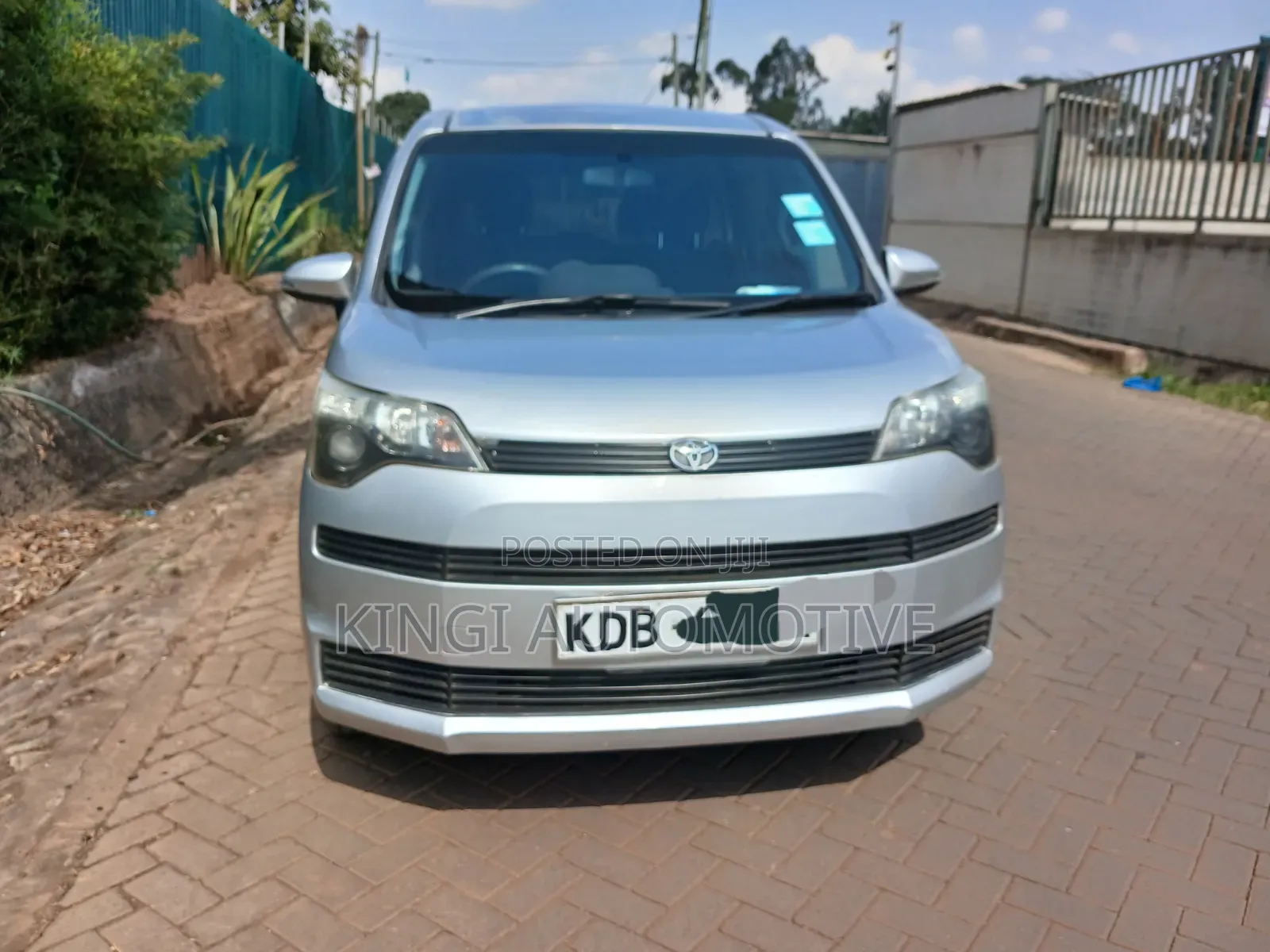 Toyota Spade 2014 Silver