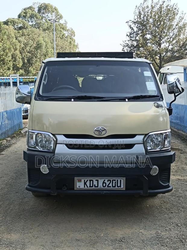 Toyota HiAce 2015 Beige