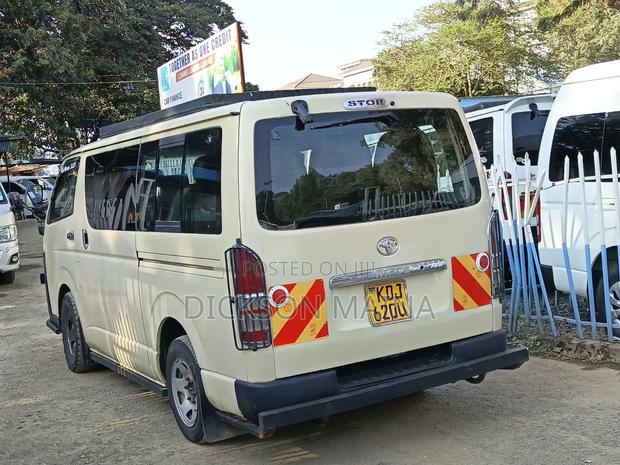 Toyota HiAce 2015 Beige - thumbnail 4